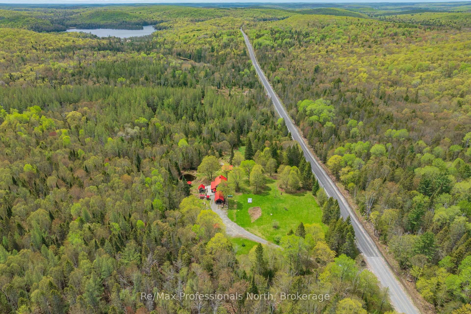 3569 Chetwynd Road photo 39