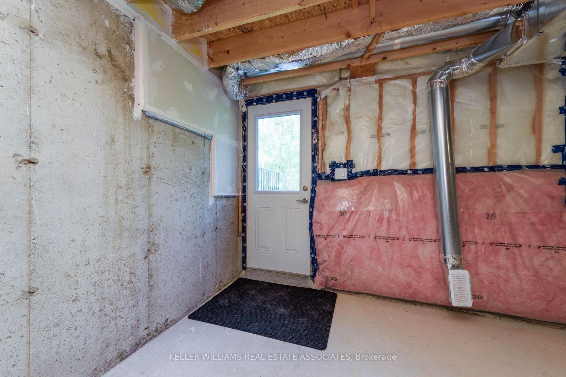 3985 Crown Street photo 31