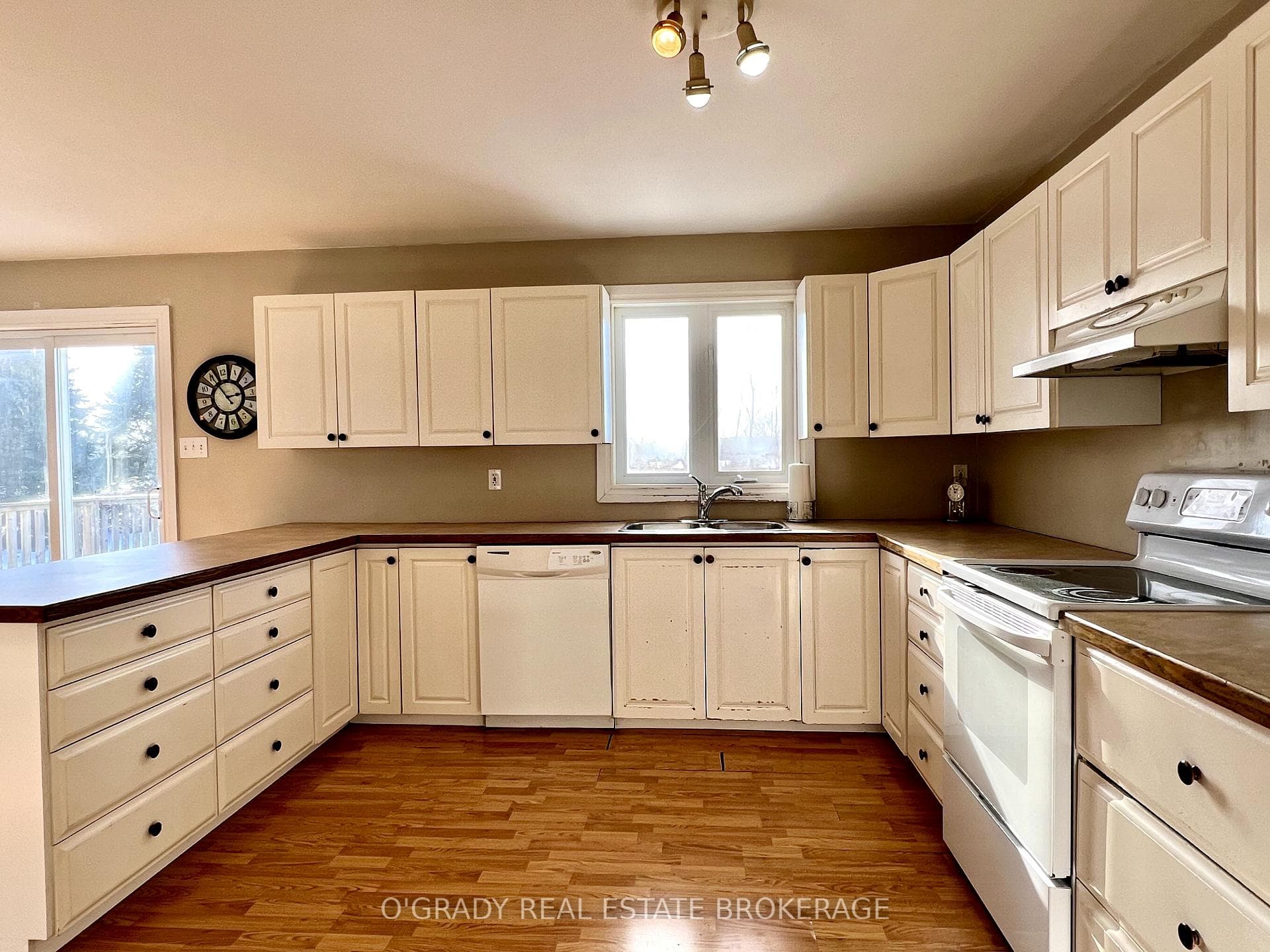 1868 Merwin Lane photo 13