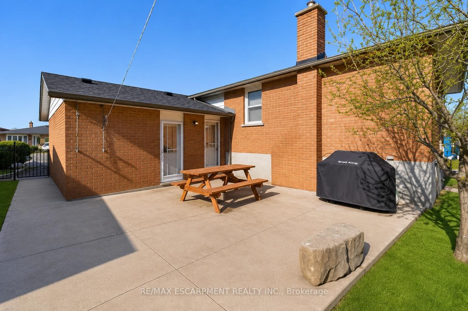 134 Marcella Crescent Unit B photo 3