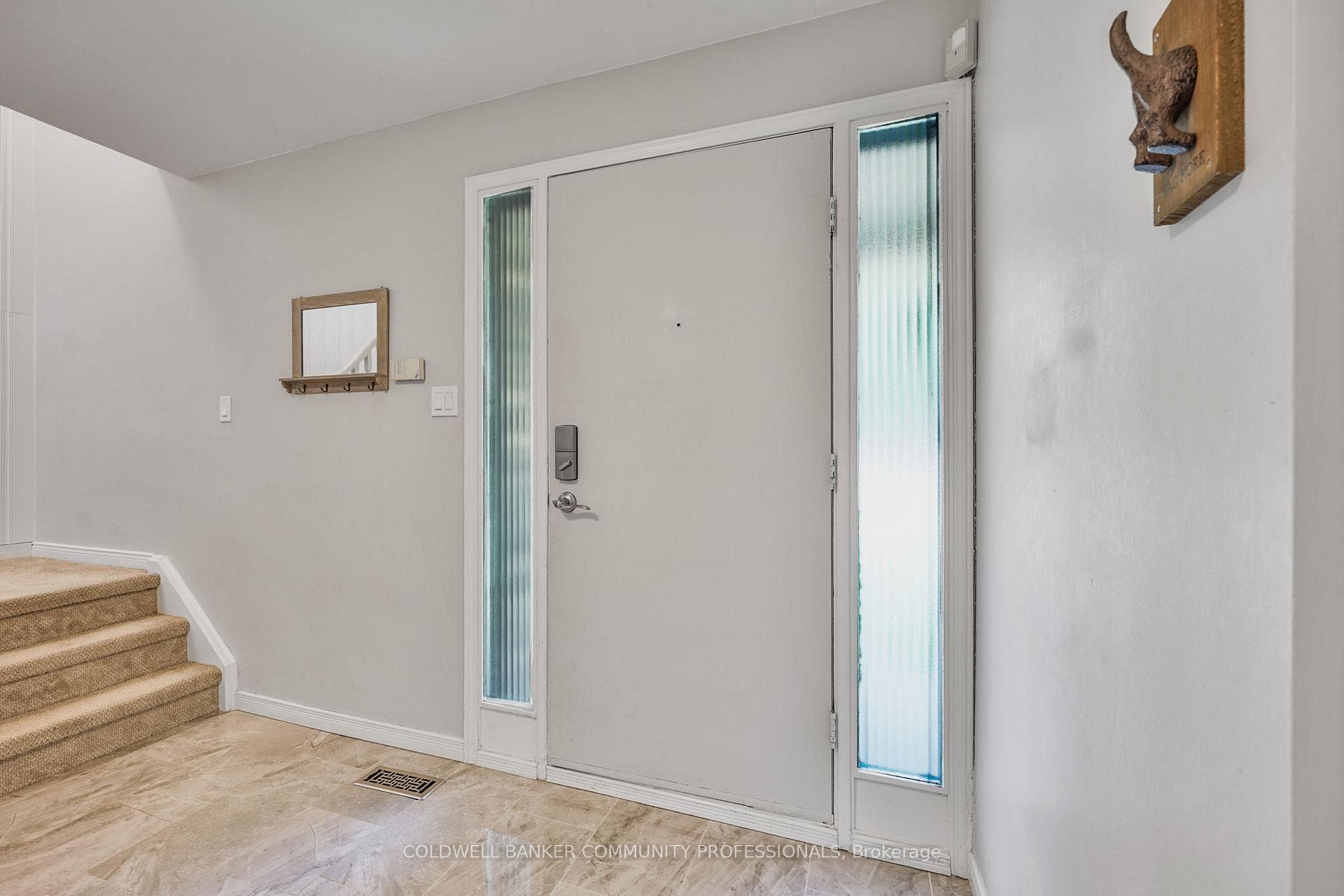 3036 Silverthorn Drive photo 3