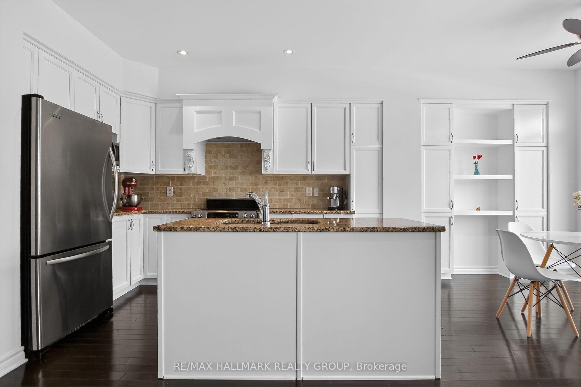 450 Sultan Street photo 15