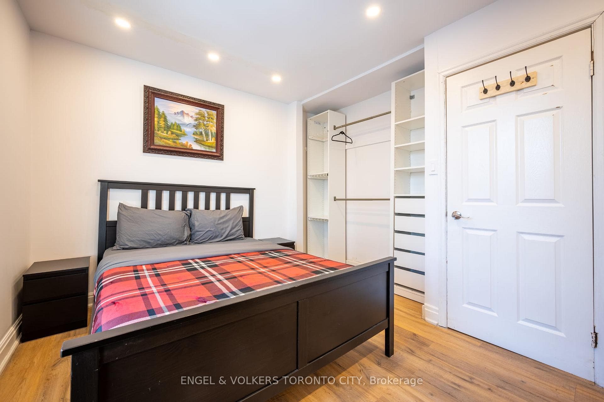 298 Seaton Street photo 20