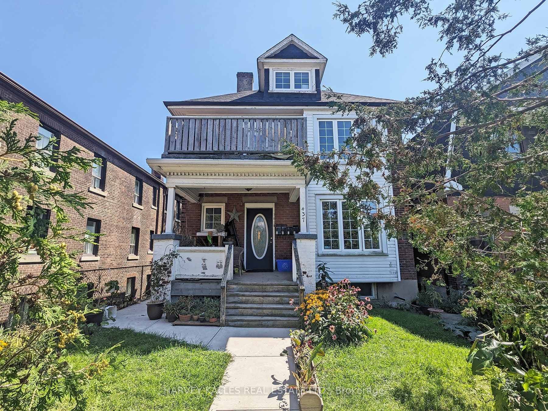 437 Kingston Road photo 1