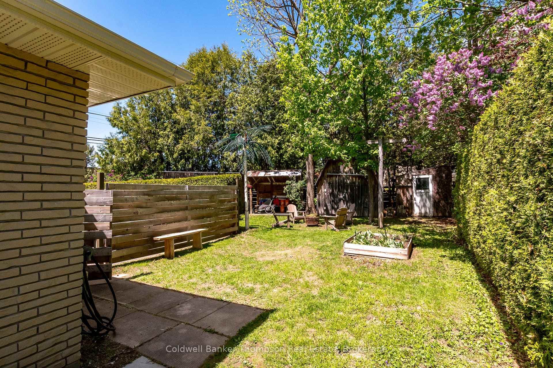 15 Wellington Court photo 37