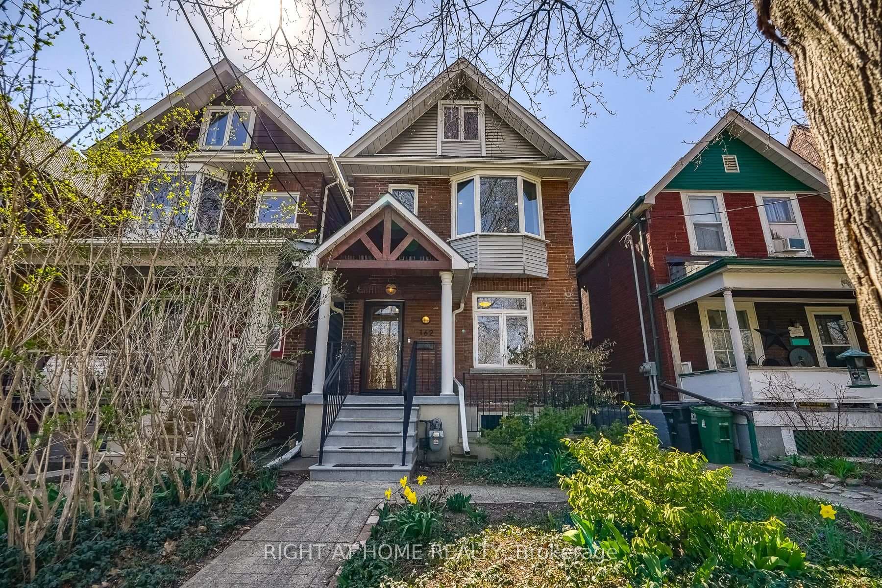162 Bartlett Avenue photo 1
