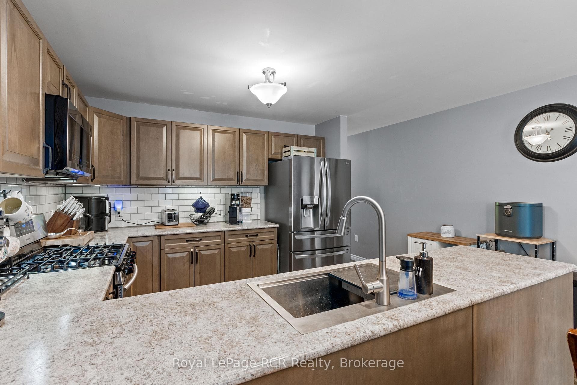 724 Elgin Street photo 17