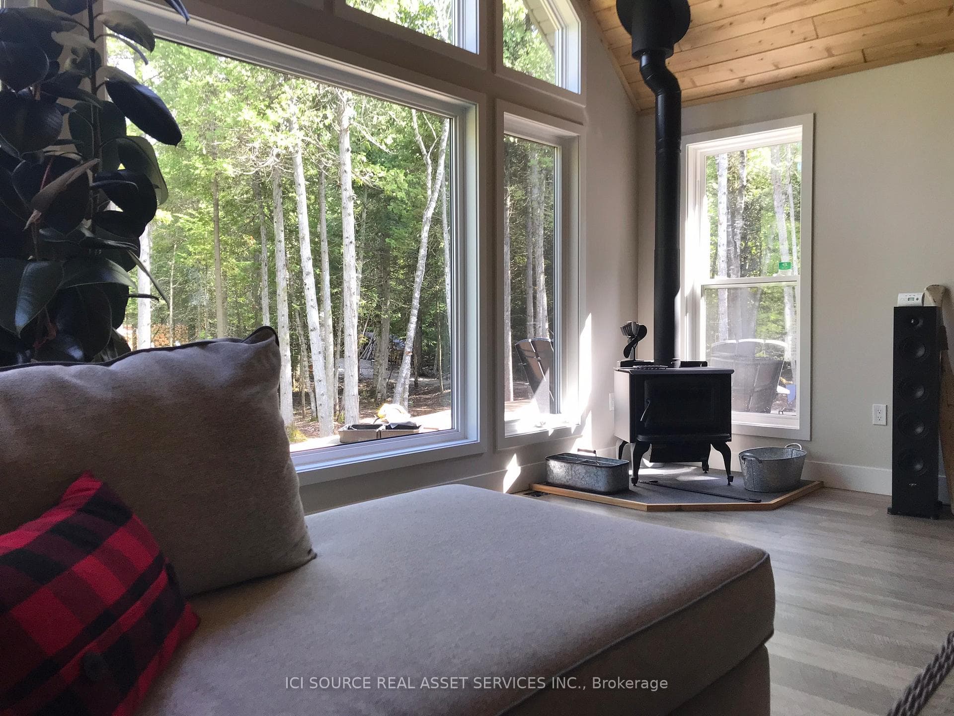 60 Paradise Drive photo 9