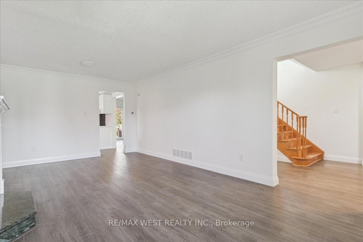 3095 Orleans Road photo 3