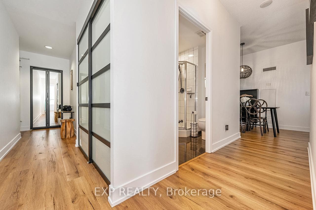 Front Entrance & Hallway