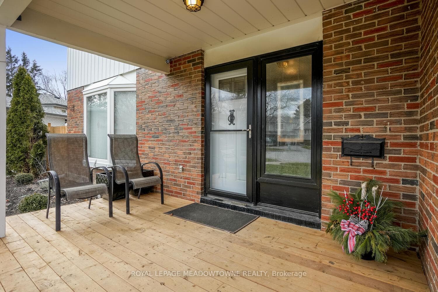 10 Roydon Place photo 2