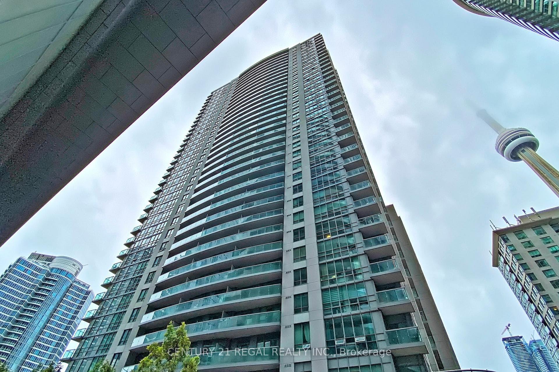 19 Grand Trunk Crescent Unit 2706 photo 2