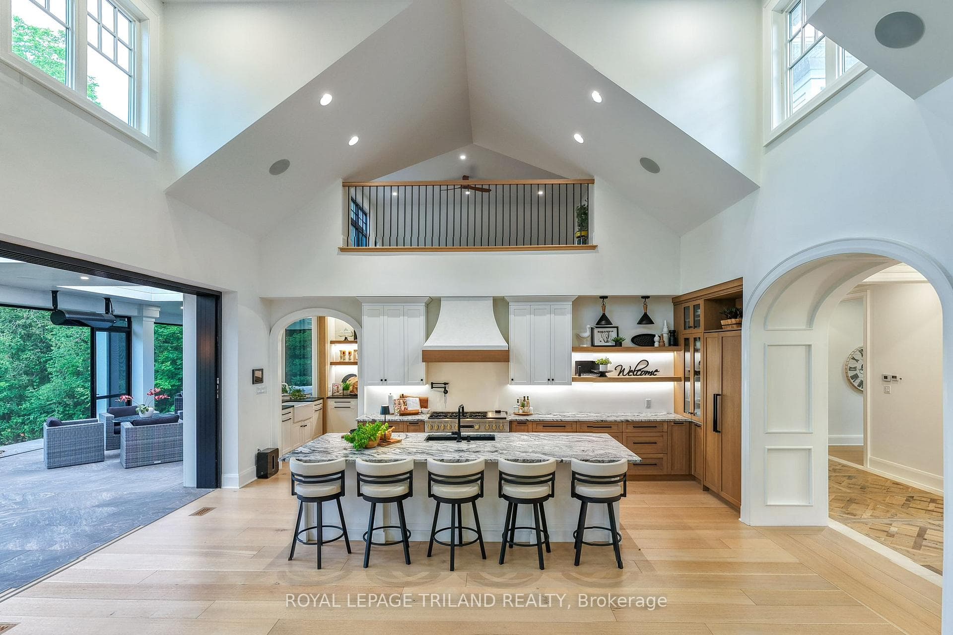 Ideal union of elegant archways & modern finishing