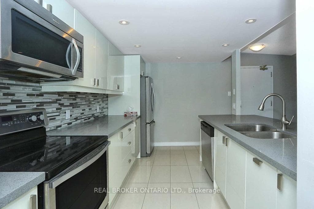 25 Trailwood Drive Unit 704 photo 9