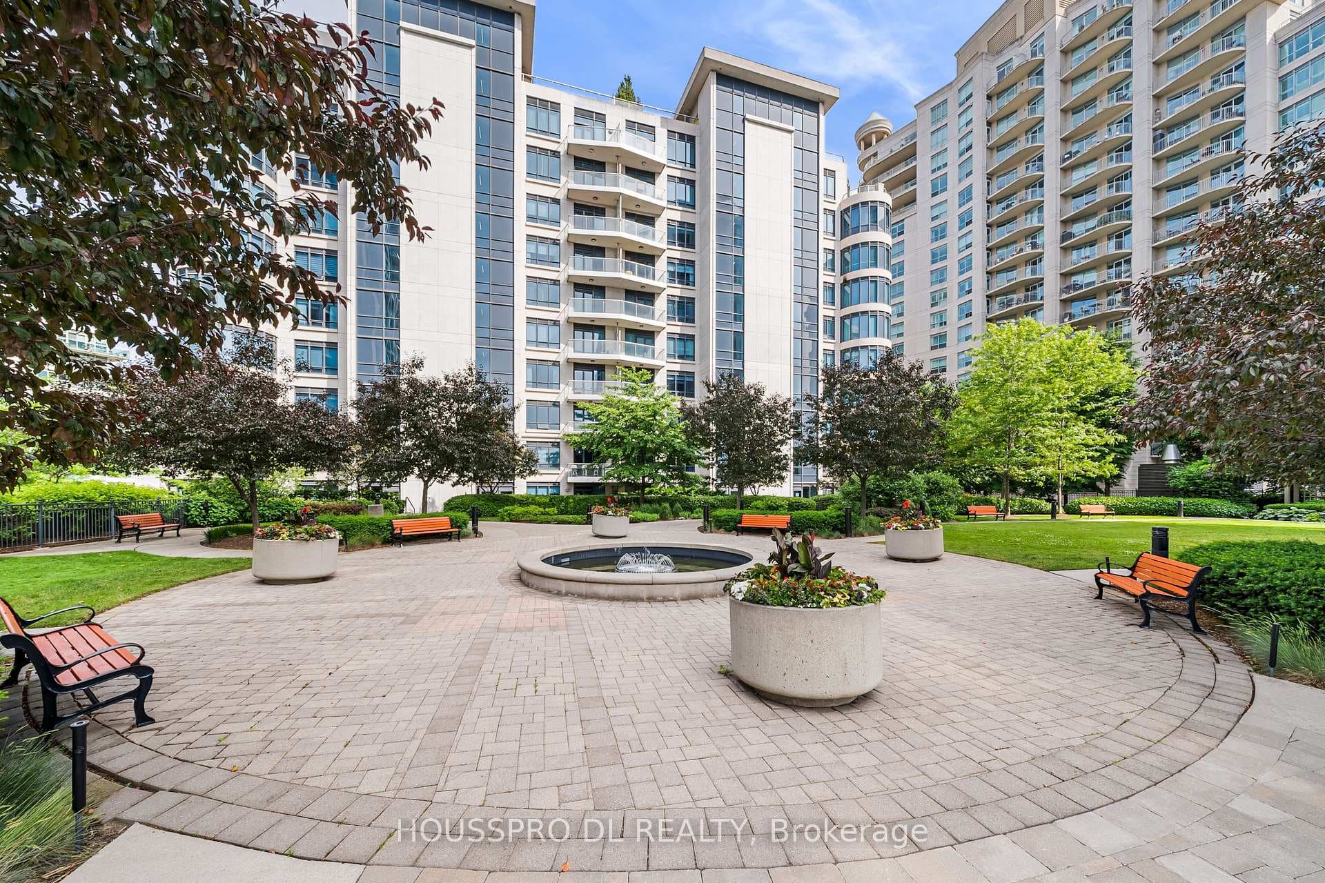 2095 Lake Shore Boulevard Unit 318 photo 3