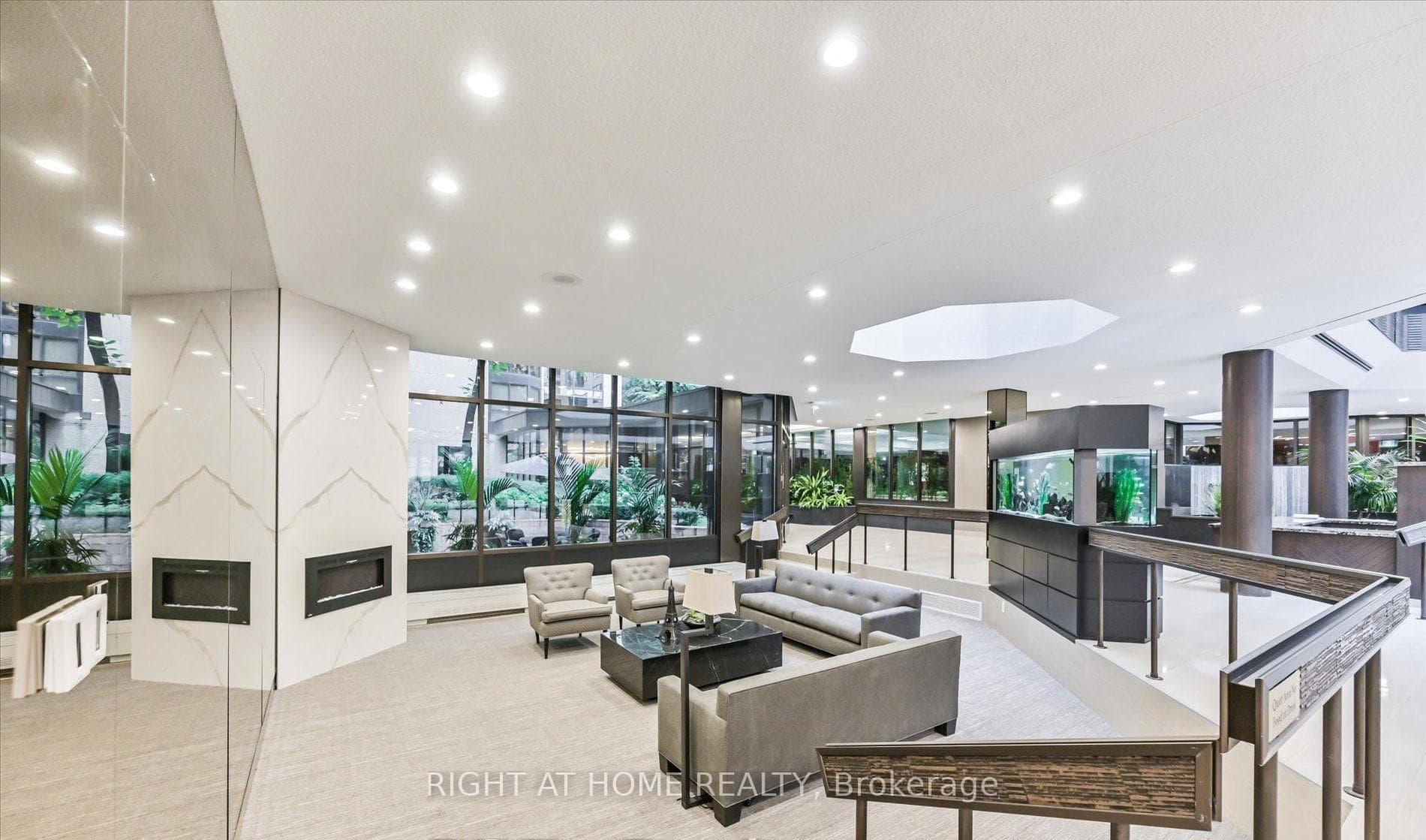 280 Simcoe Street Unit 807 photo 30