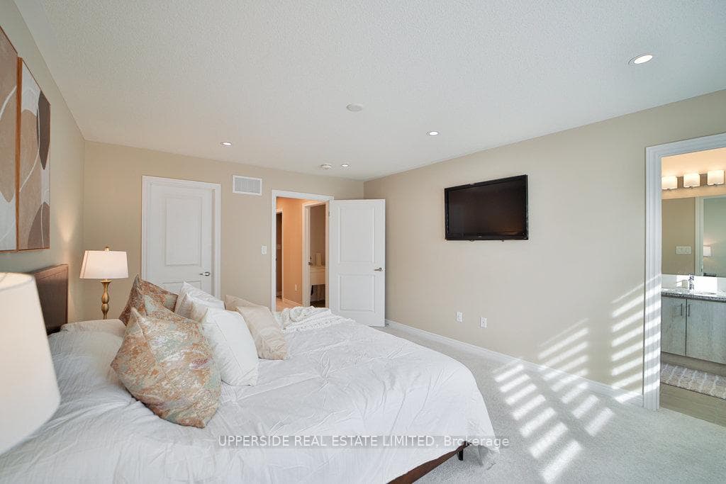 7 Milady Crescent photo 24