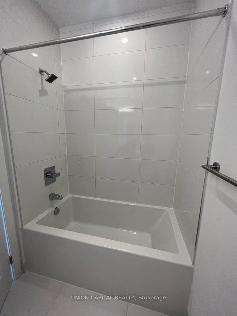 395 Bloor Street Unit 5310 photo 8