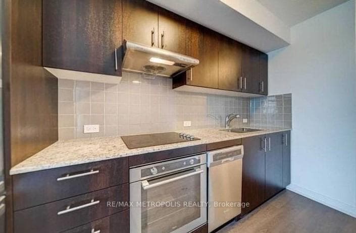 255 Village Green Square Unit 609 photo 4