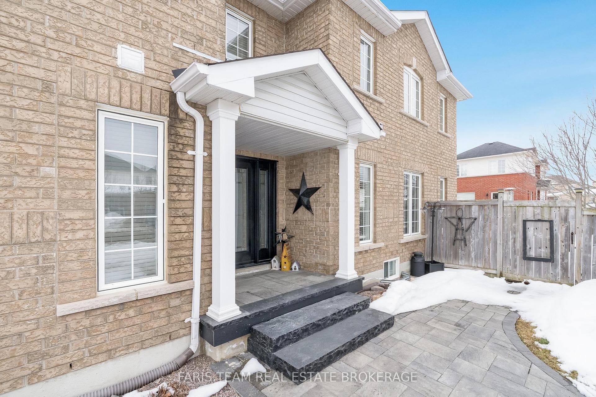 88 Lookout Street photo 5