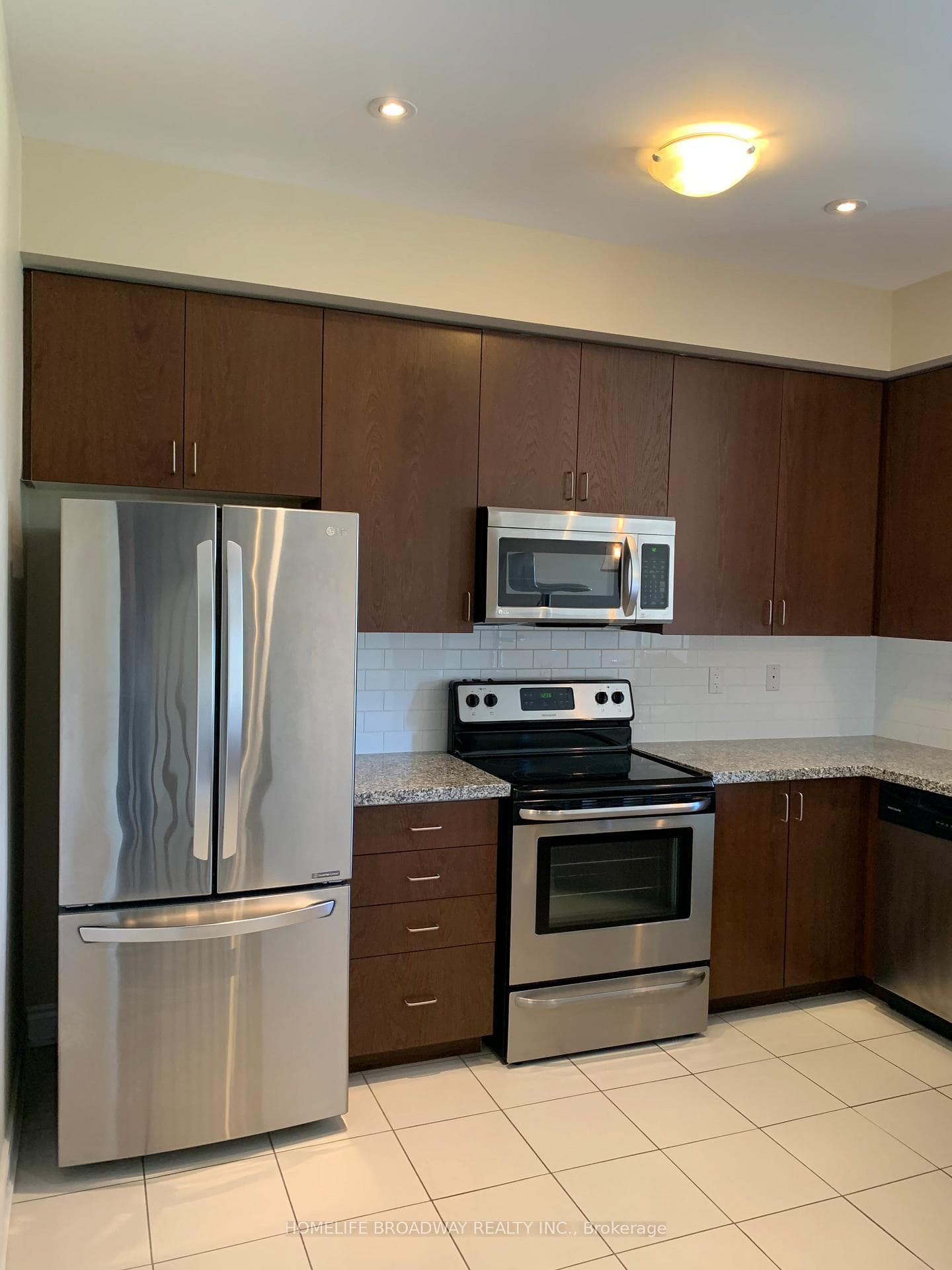 720 WENDY CULBERT Crescent photo 5