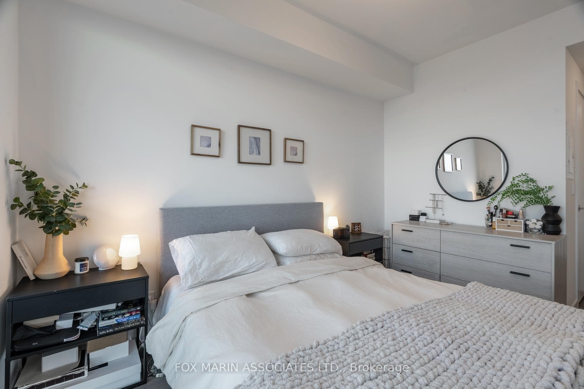 501 St Clair Avenue Unit 1506 photo 19