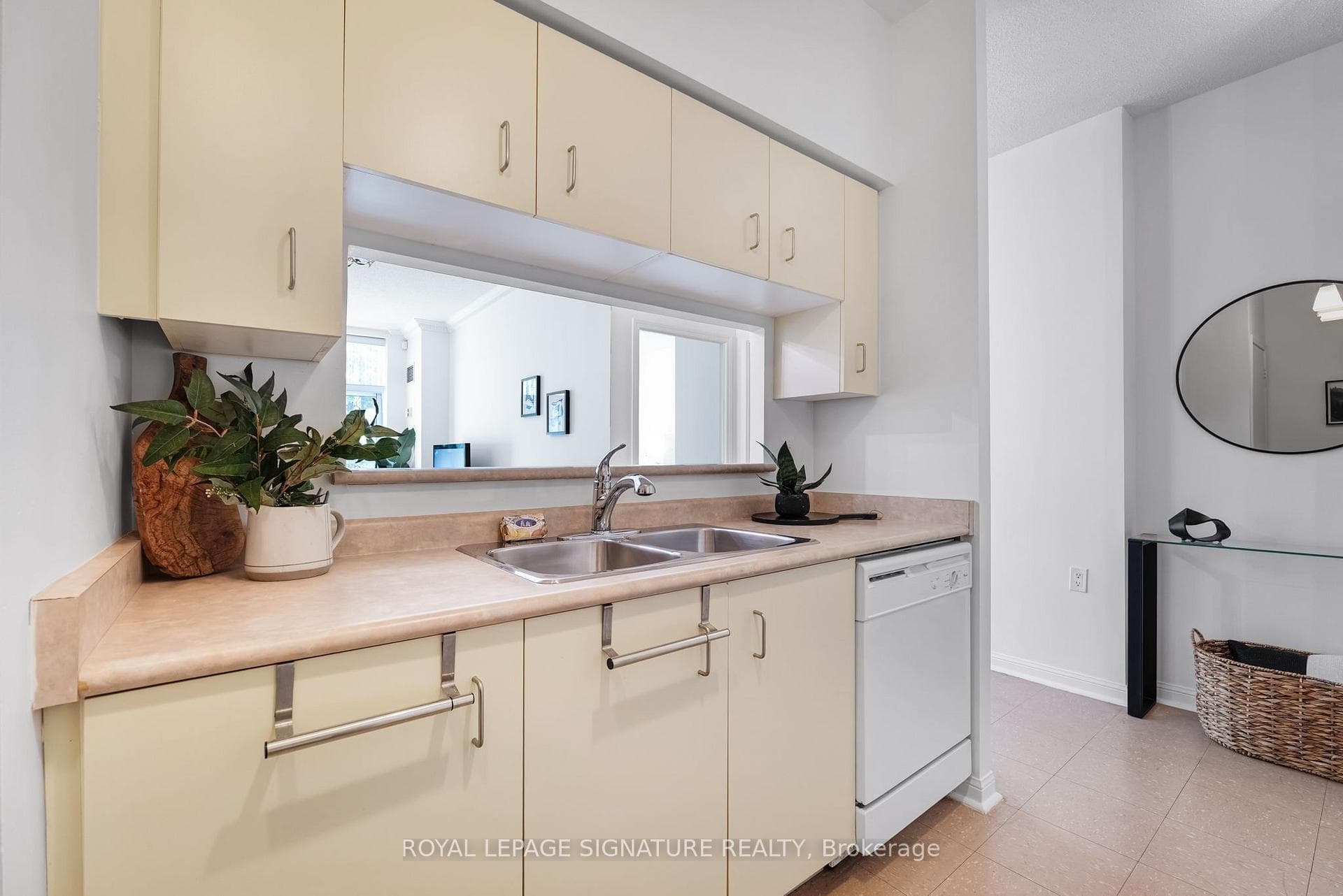 650 Lawrence Avenue Unit 106 photo 10