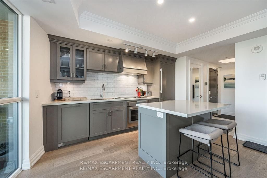 2060 Lakeshore Road Unit 304 photo 10