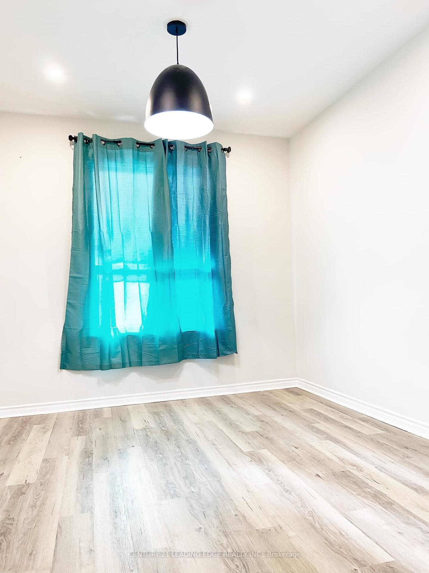 19 Erie Avenue photo 11