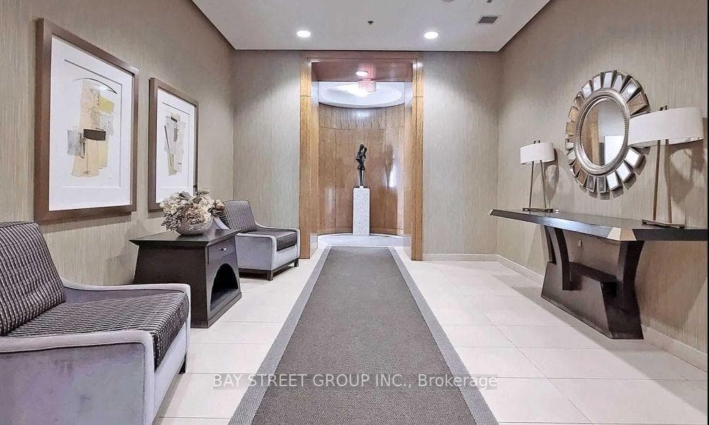 736 Spadina Avenue Unit 801 photo 3