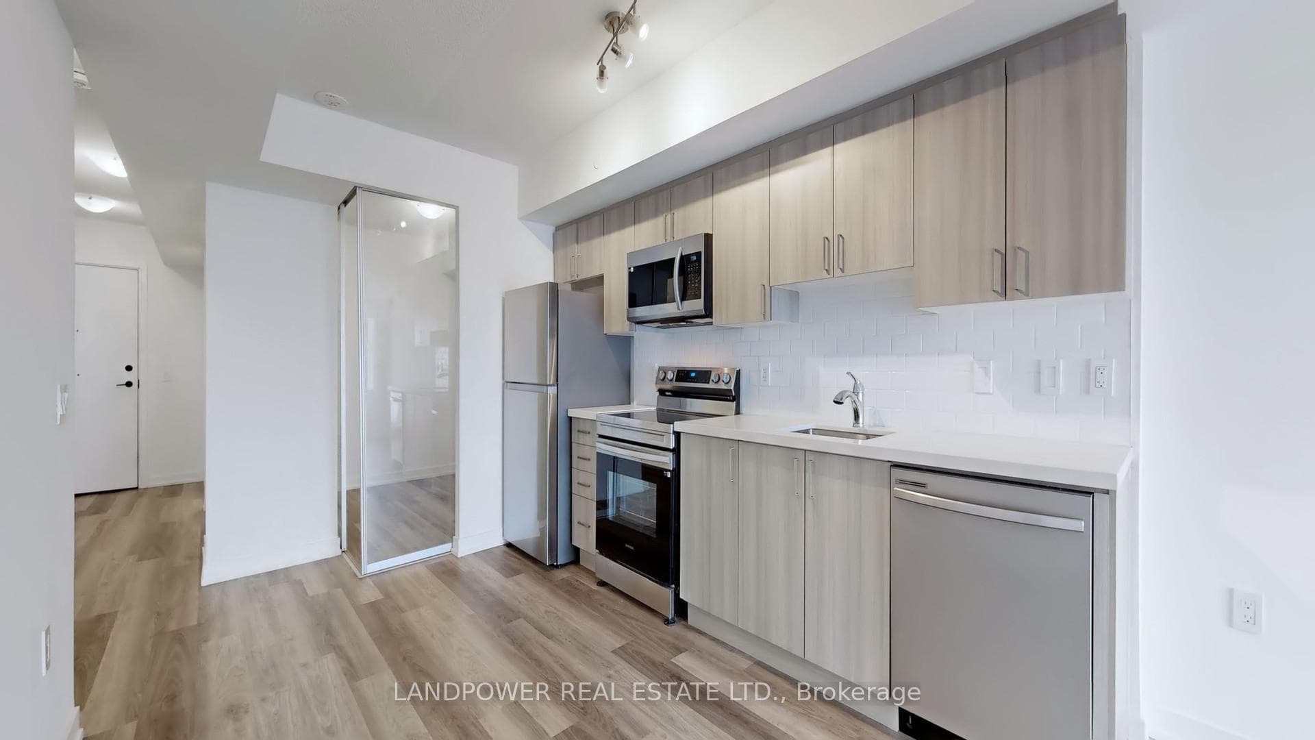 556 Marlee Avenue Unit 528 photo 9