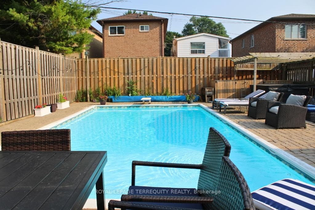 43 Holland Avenue Unit Main/Upper photo 15