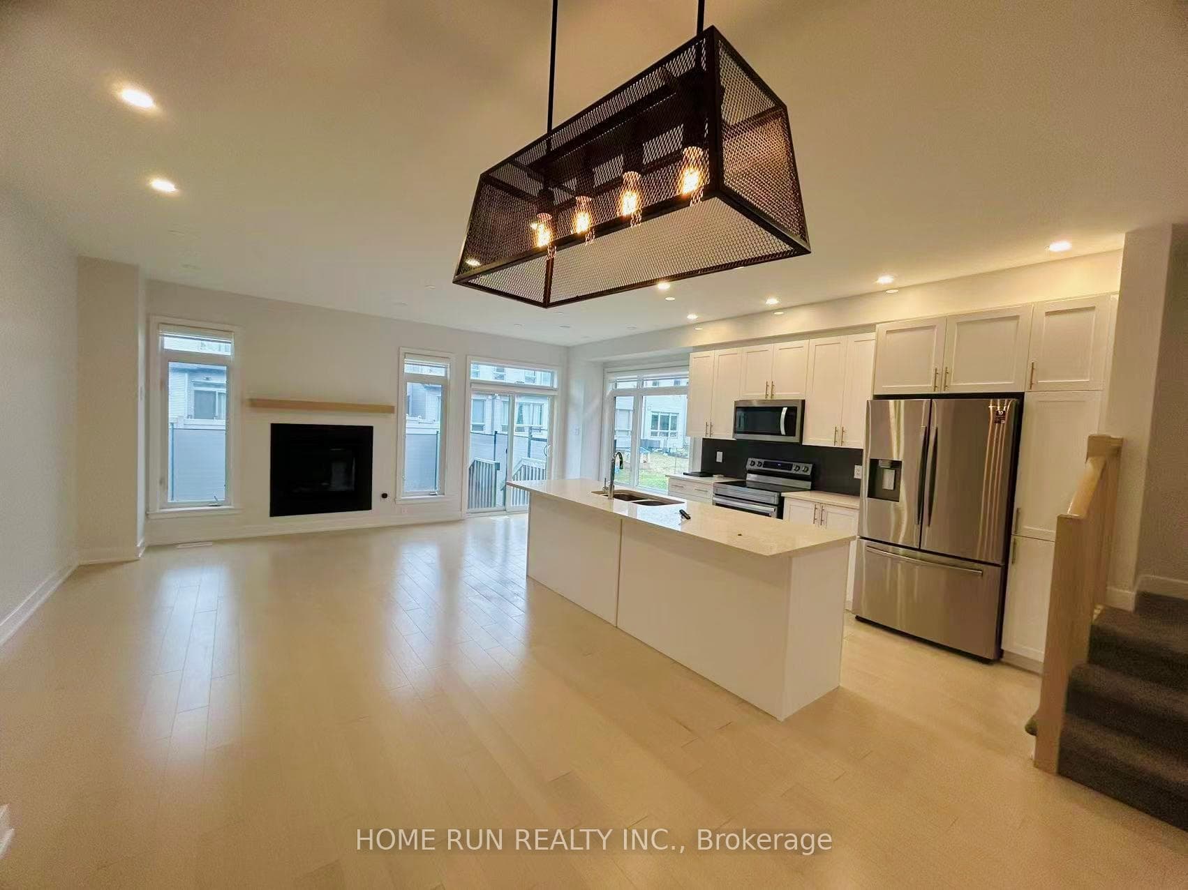 870 Solarium Avenue photo 3