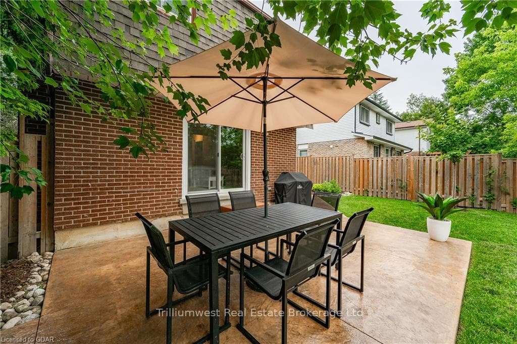 60 QUEENSDALE Crescent photo 31