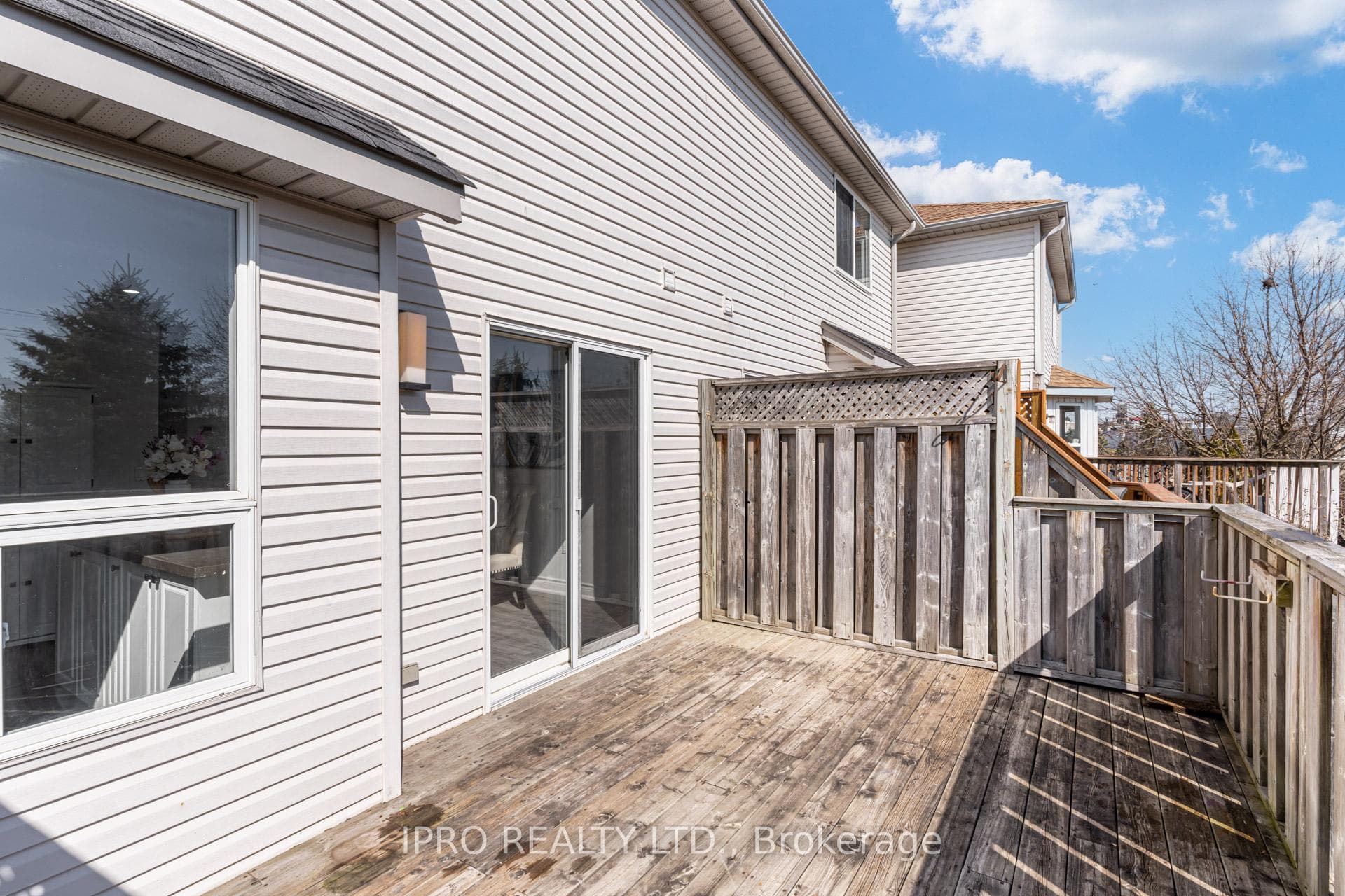 552 Dansbury Drive photo 22