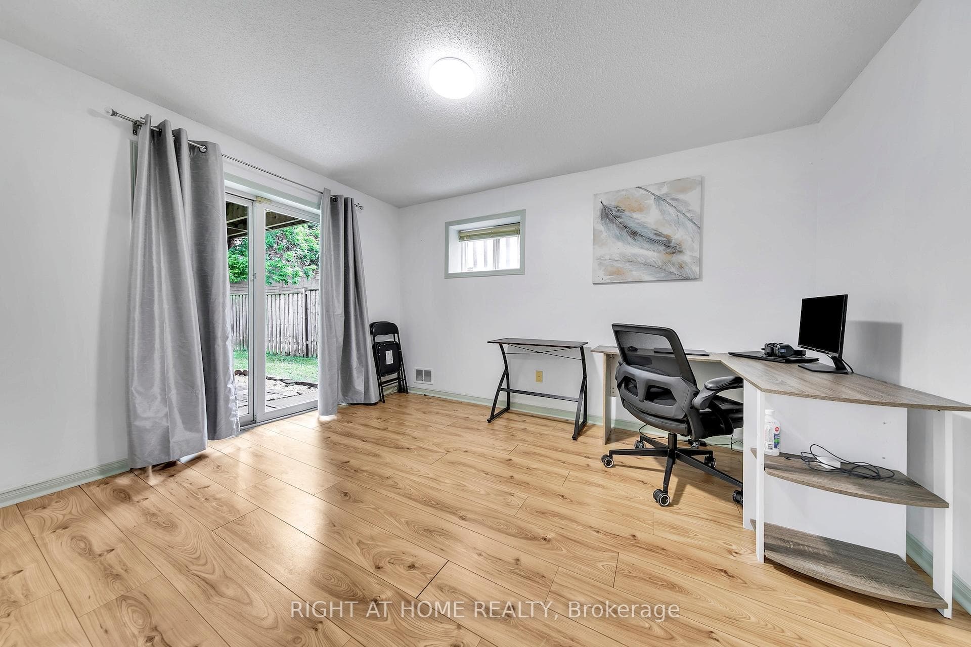 77 Milson Crescent photo 36