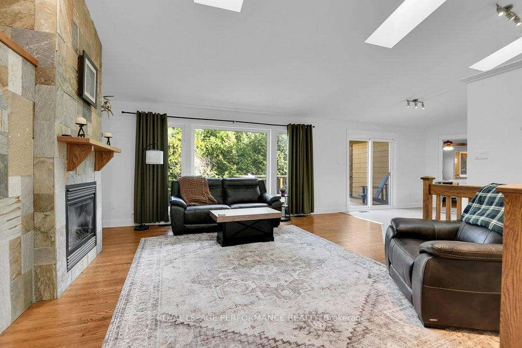 8040 Iveson Drive photo 7