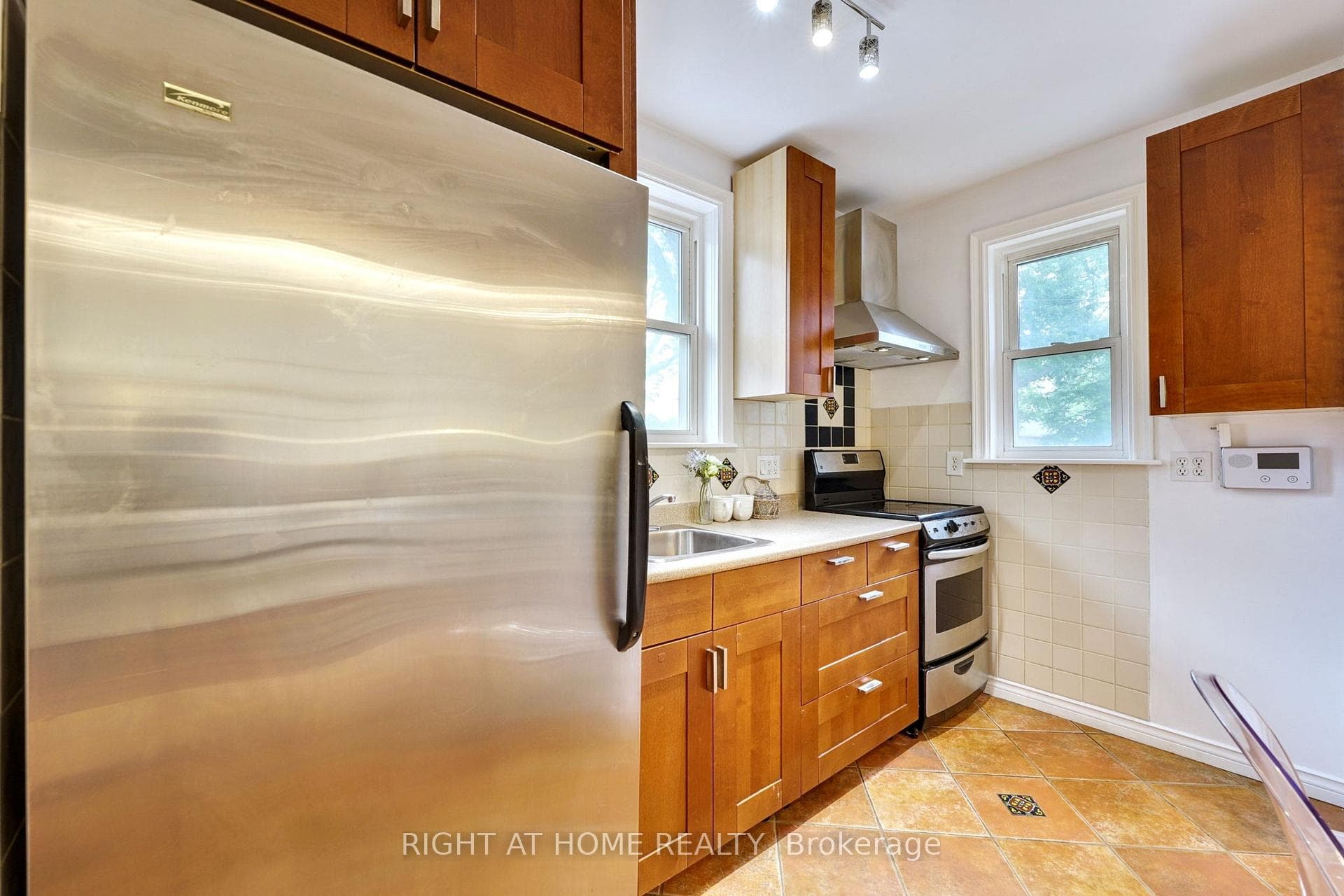 164 William Street photo 4