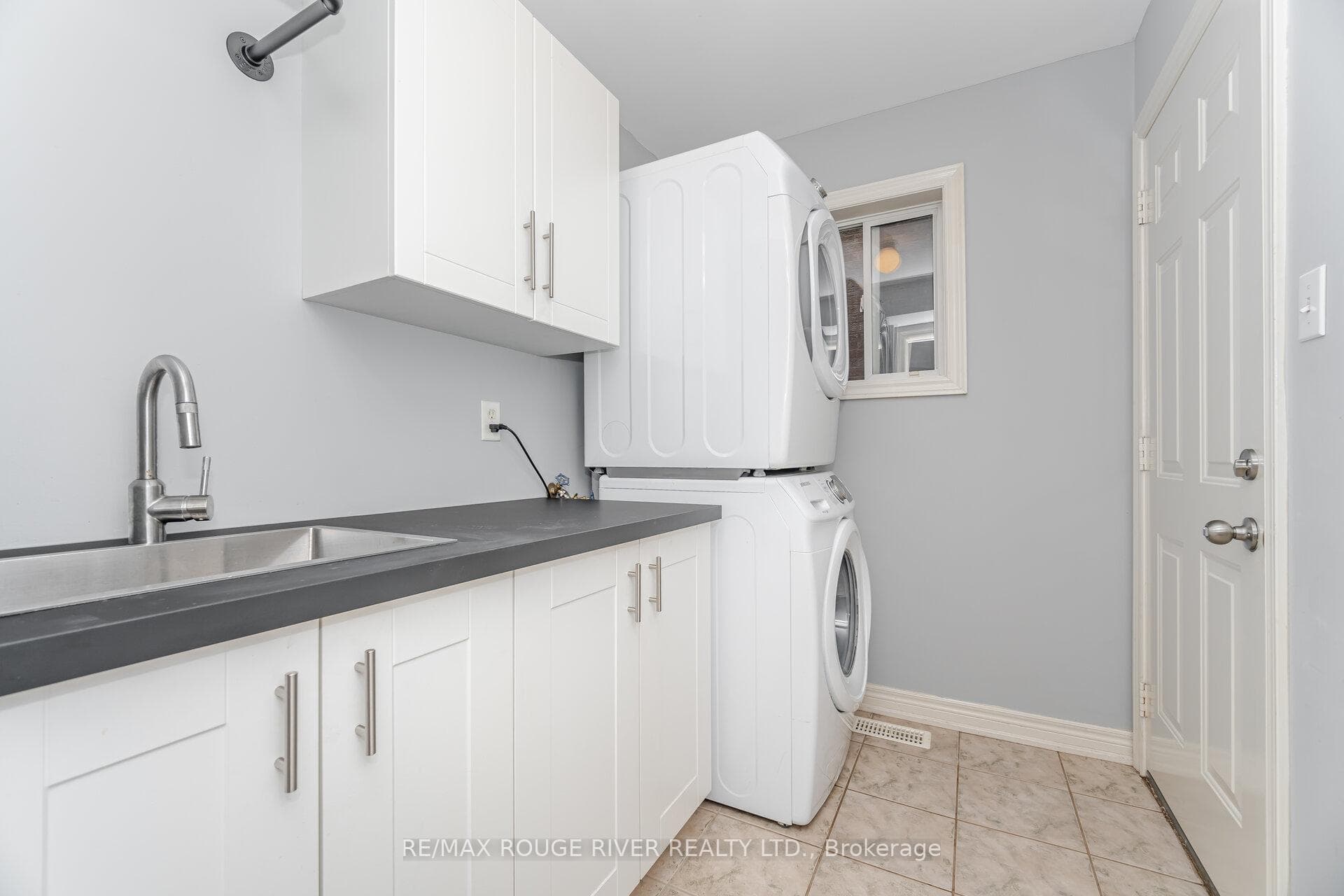 97 Harty Crescent photo 17