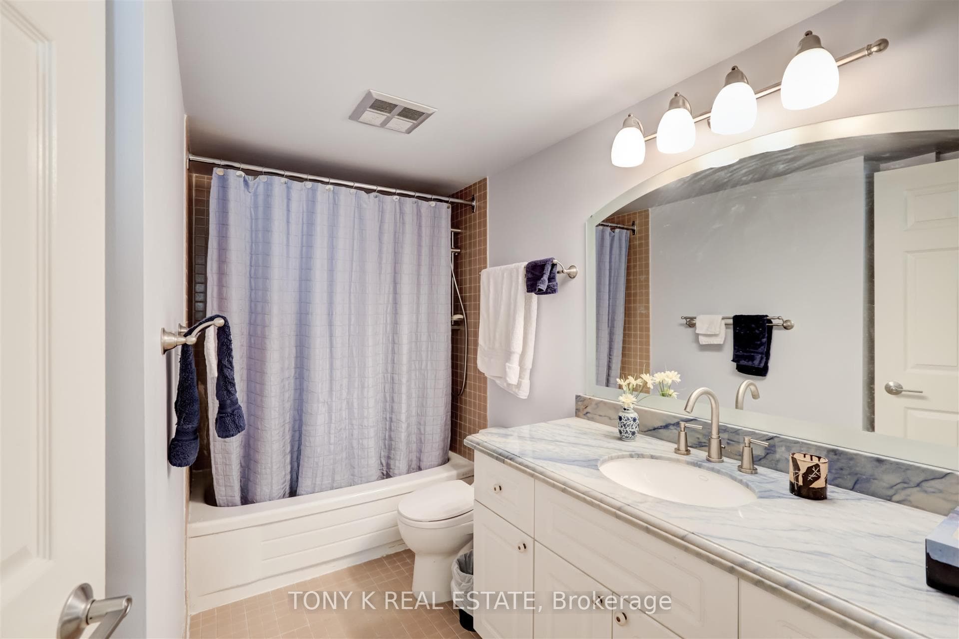 45 Carlton Street Unit 312 photo 27