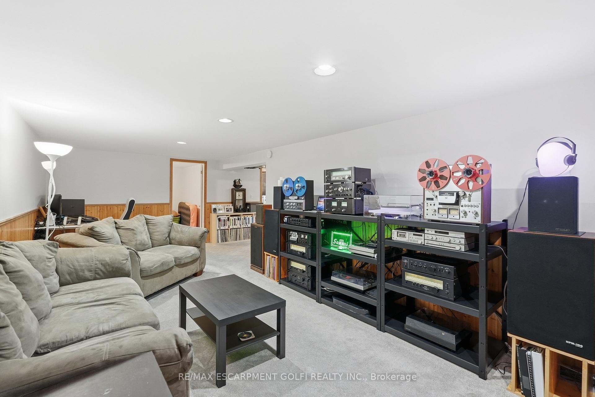 764 Brucedale Avenue photo 23
