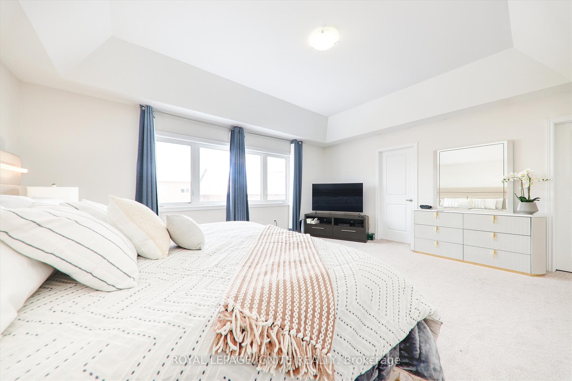 972 WICKHAM Road photo 20