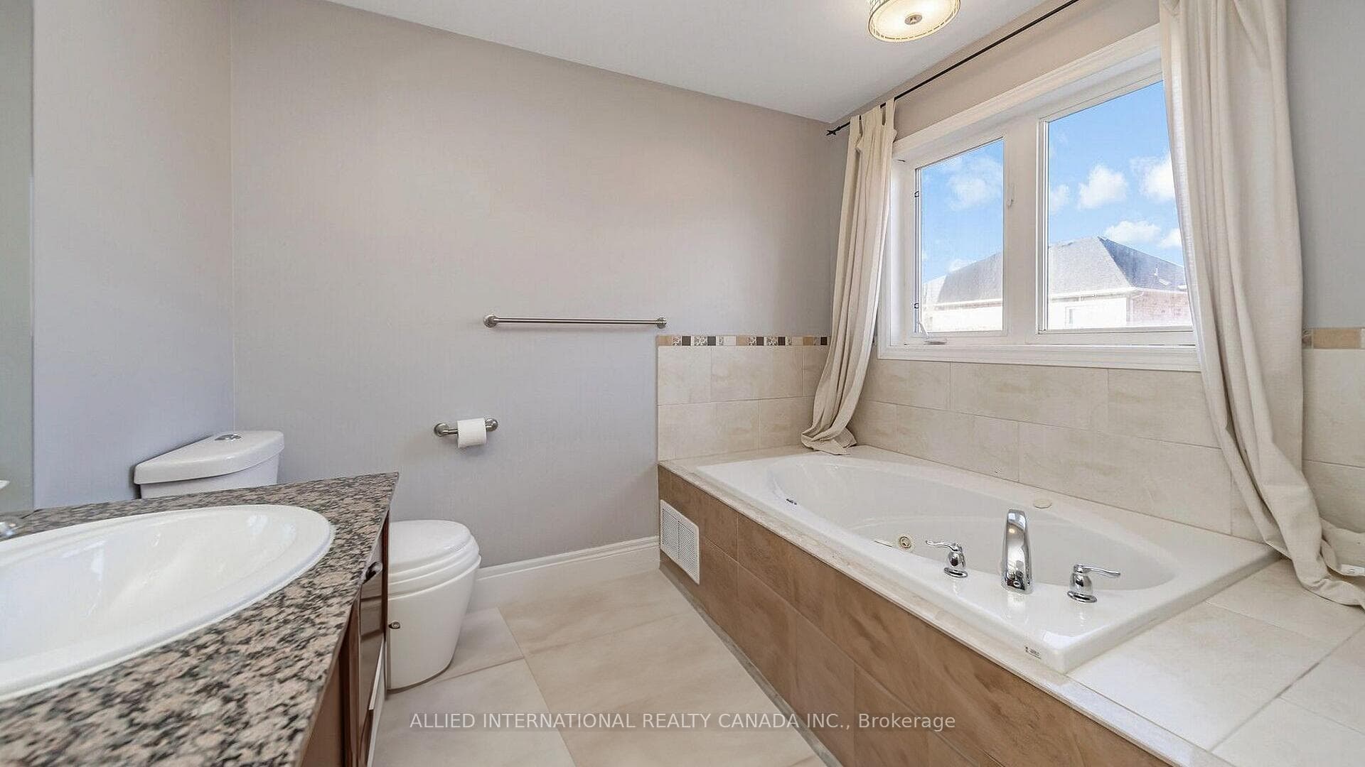 67 Saint Hubert Drive photo 33