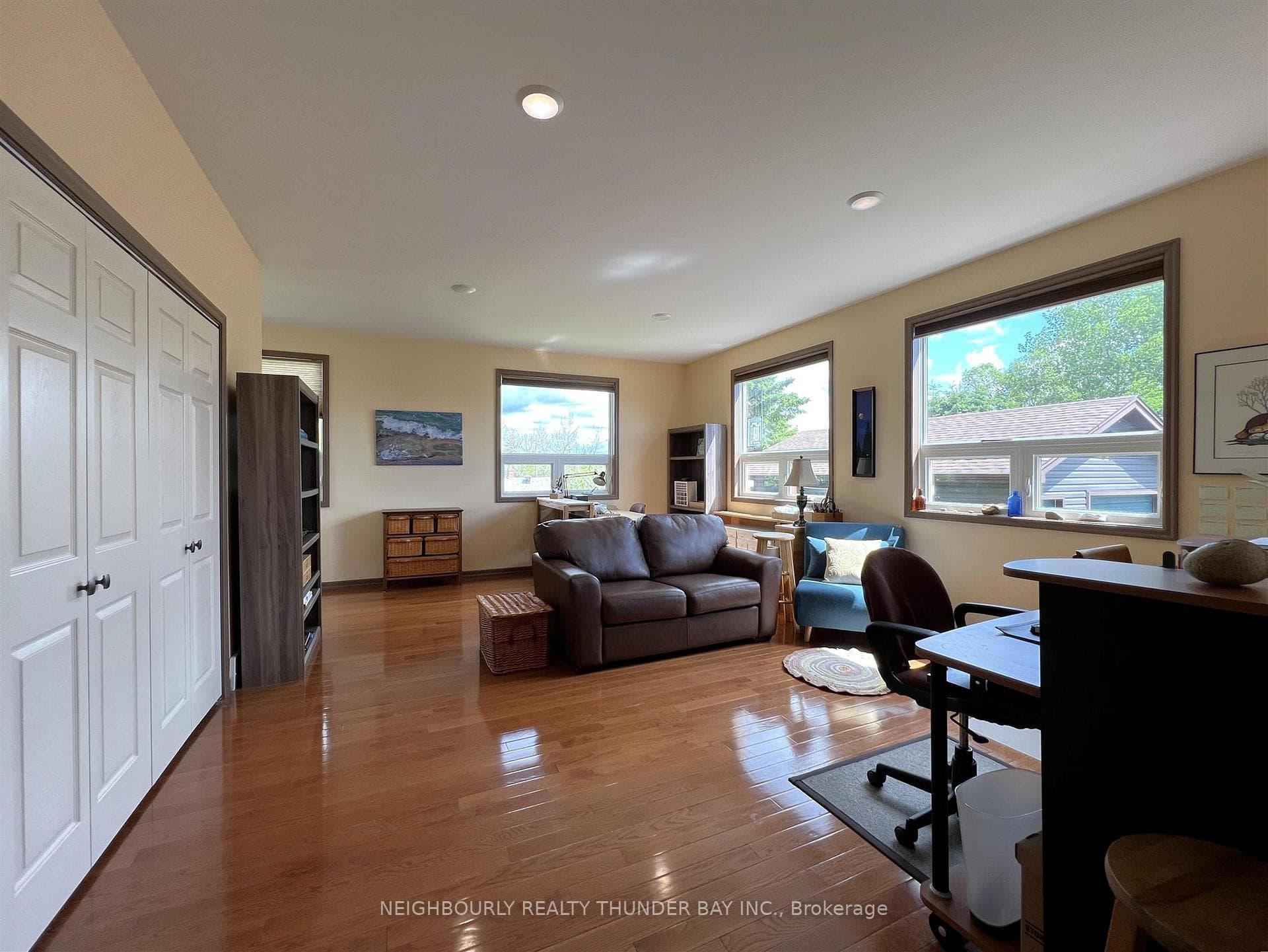 322 Roberta Street photo 18