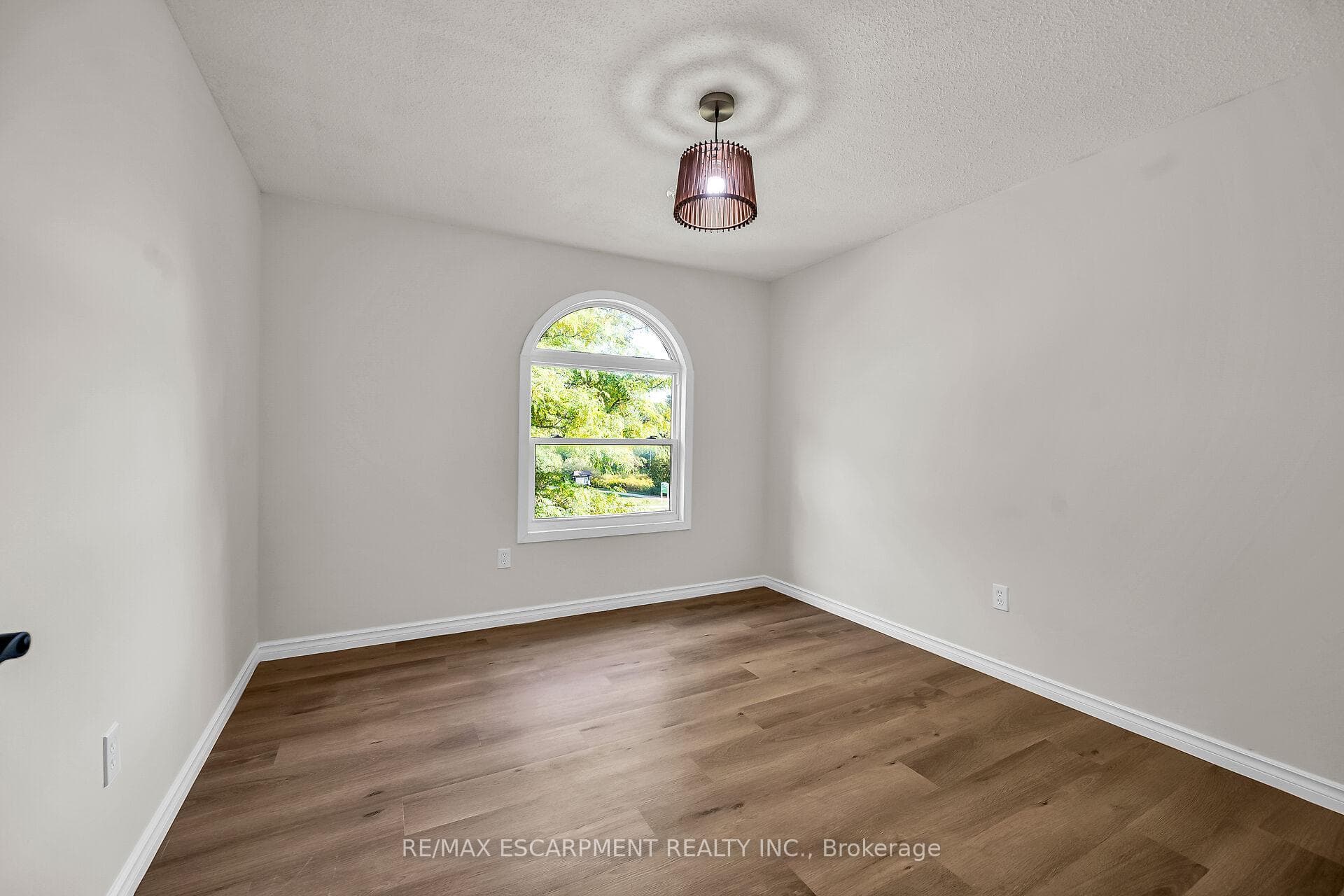 494 Kortright Road photo 32