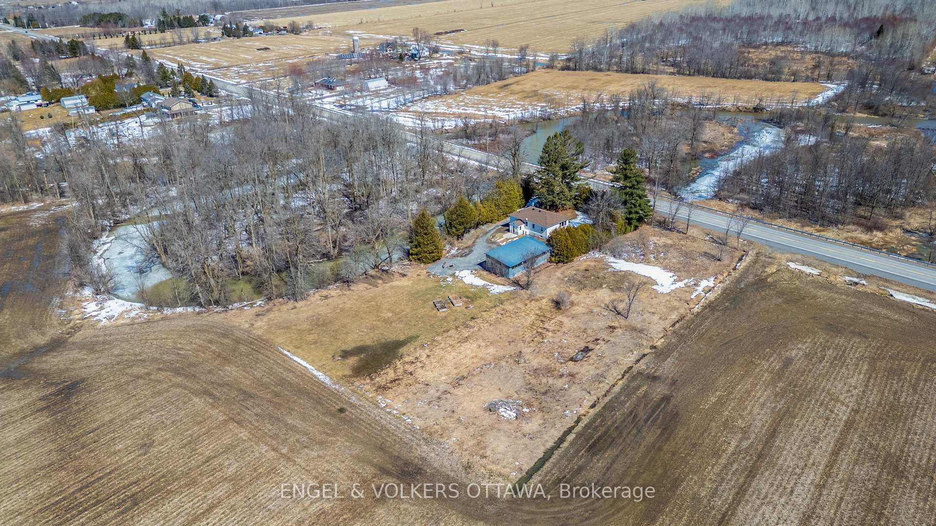 2040 York's Corners Road photo 37