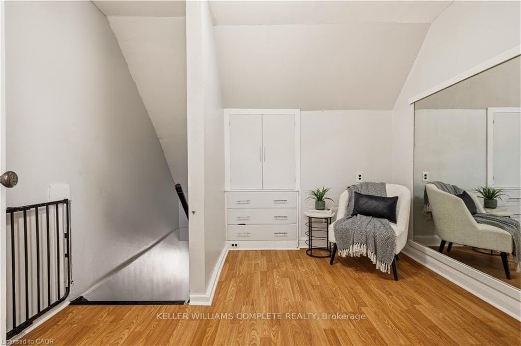 148 Huxley Avenue photo 17