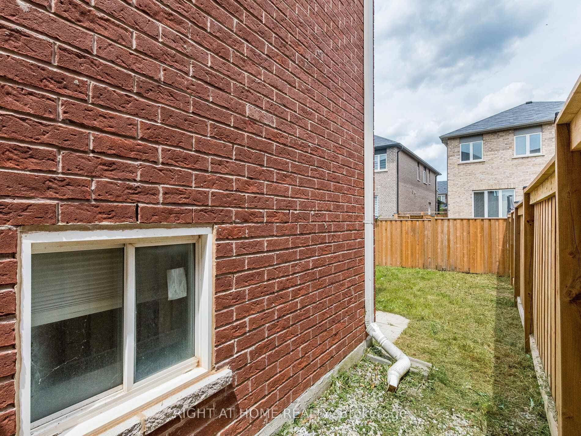 115 Holbrook Court photo 26