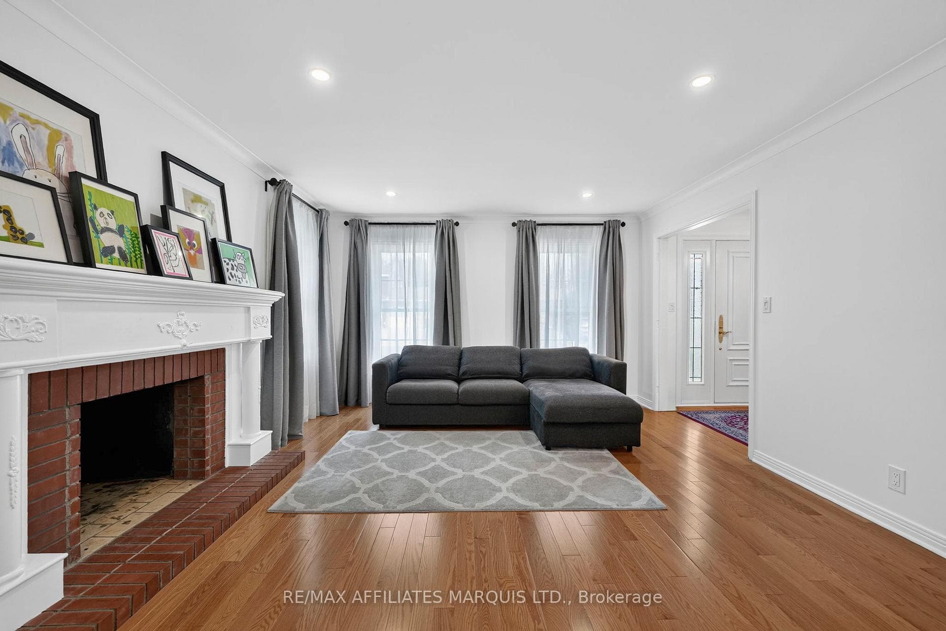 1920 Belvedere Crescent photo 12