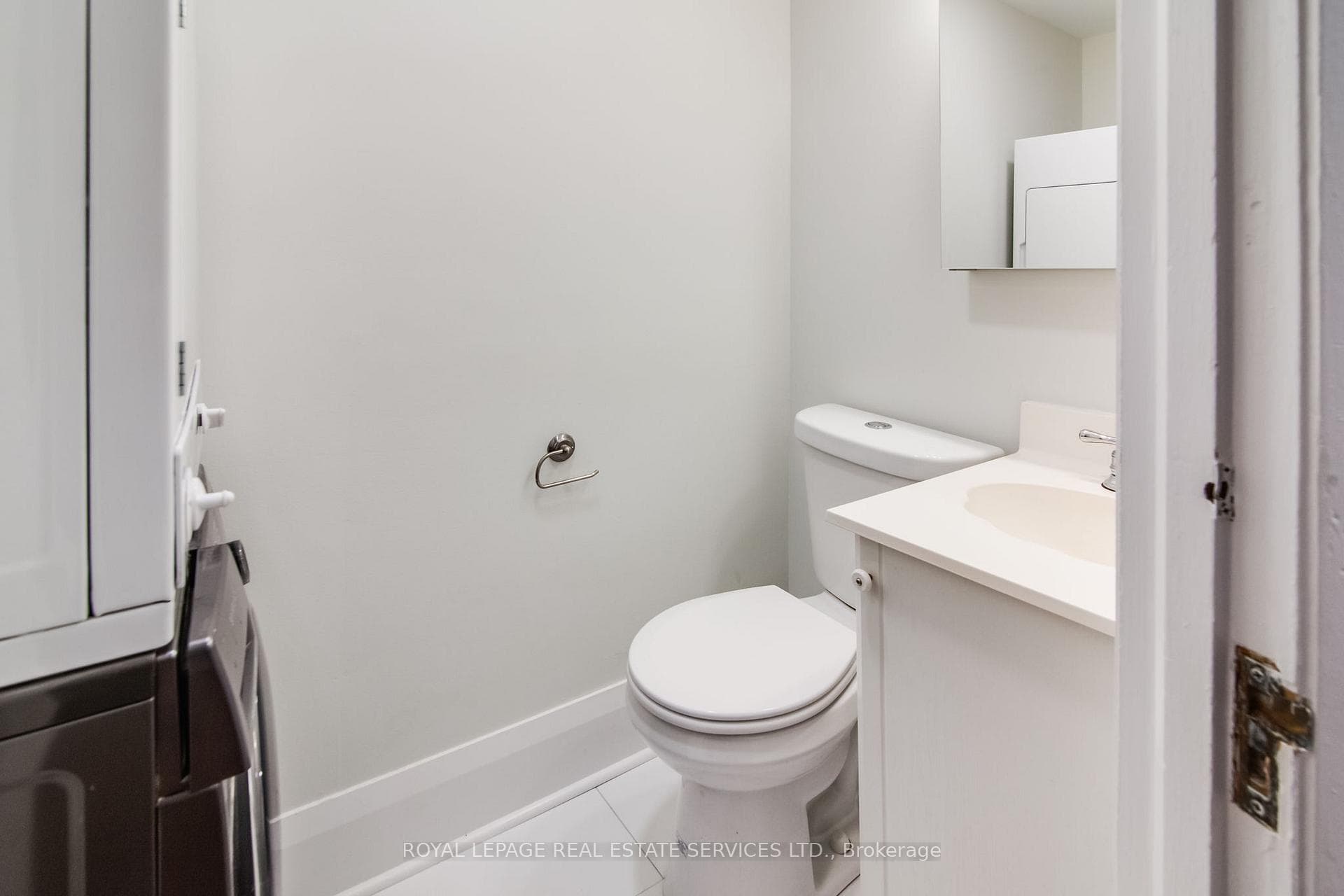 727 Avenue Road photo 26